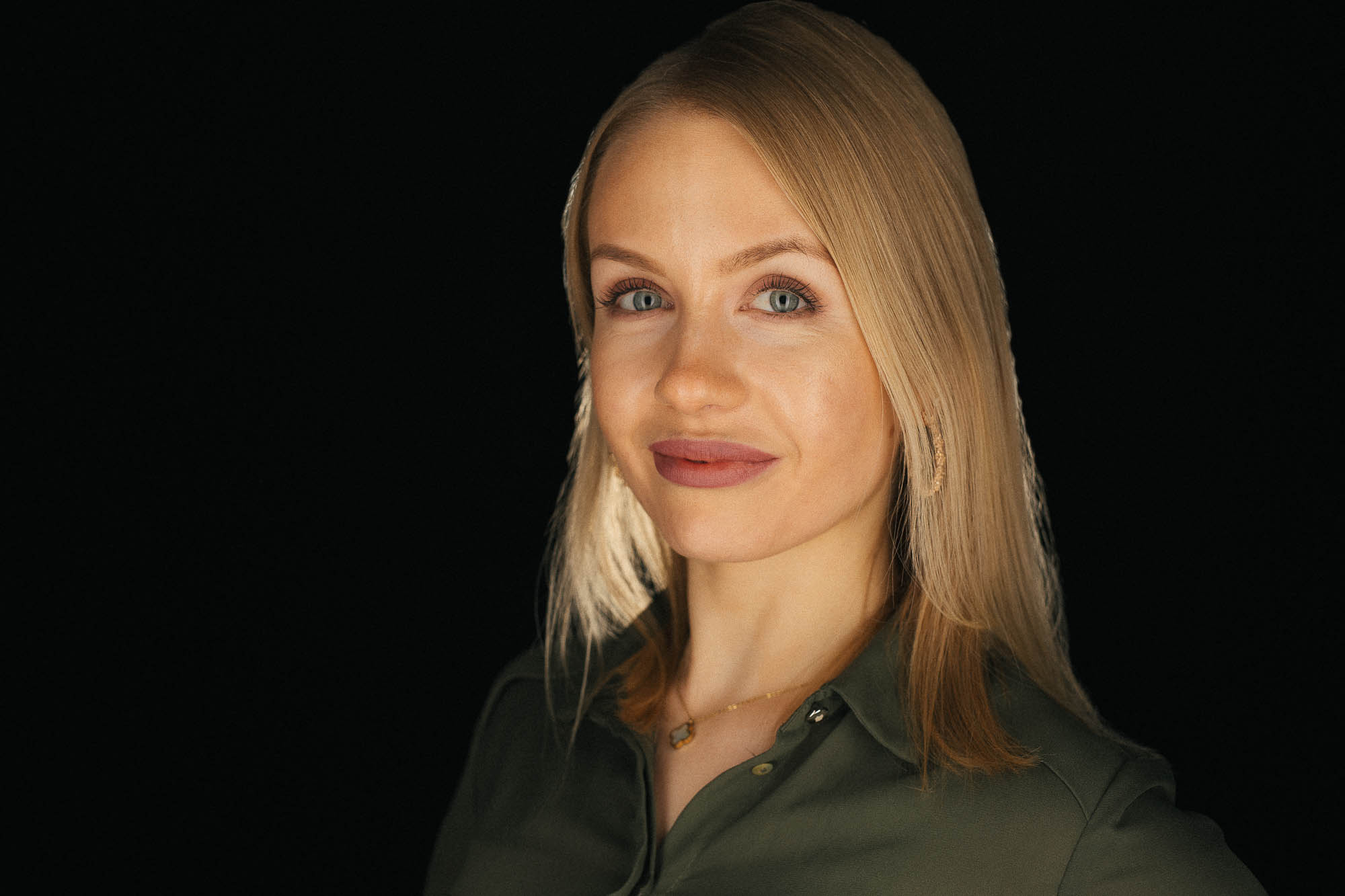 Export x3 Headshot  06543 Dez 01 2019 Bearbeitet Headshots 2019  Miro Nicole Nadine